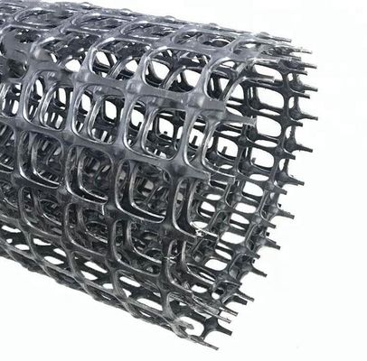 Geogrid Biaxial สีดำยืดและผ้า Geotextile สำหรับการเสริมกำลังการขุดถนน