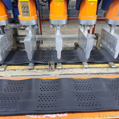 โครงสร้างเจาะ HDPE Geocell สําหรับถนน / Hill / ธารมุมดินเสริม 100-445mm