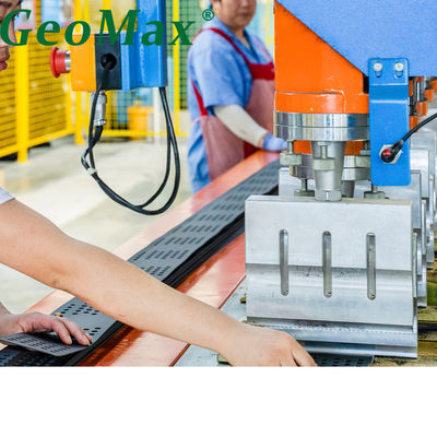 Slope Protection Geocell Made by HDPE 14.2kN/m Peeling Strength 25kN Tensile Strength Black Geogrid