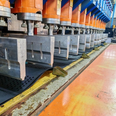 300mm Heavy Duty High Strength HDPE Geocell for Mining Haul Road Foundations 14.2kN/m Peeling Strength Quality Control