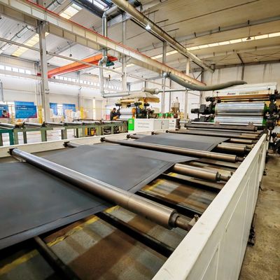 Panneaux de géocellules en PEHD de 150 mm de profondeur pour la construction de murs de soutènement utilisés en Zambie ESCR5000 heures OIT100 min